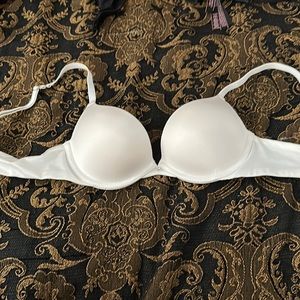 Frederick’s of Hollywood push-up bra 32A - color white - used 2-3 times